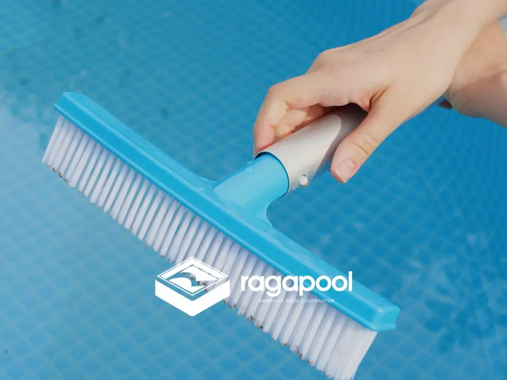 Alat Pembersih kolam renang sikat